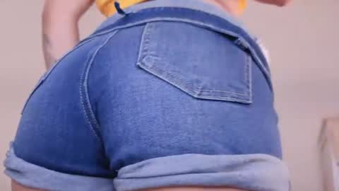 Snapshot of elenna_salvatoree chatting on July 7, 12:31 pm Elena online show from July 7, 12:31 pm