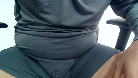 Snapshot of eleroy chatting on November 3, 5:58 pm Wife is on the other room online show from November 3, 5:58 pm