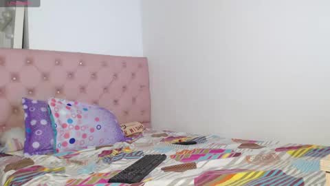 Snapshot of elettra_parisi19 chatting on March 8, 1:17 am elettra_parisi19 online show from March 8, 1:17 am