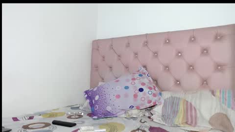 Snapshot of elettra_parisi19 chatting on September 19, 9:15 pm elettra_parisi19 online show from September 19, 9:15 pm