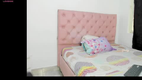 Snapshot of elettra_parisi19 chatting on May 29, 2:04 pm elettra_parisi19 online show from May 29, 2:04 pm