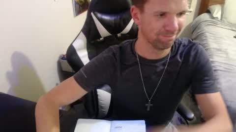 Snapshot of elevatetlb chatting on September 17, 6:04 am Walker online show from September 17, 6:04 am