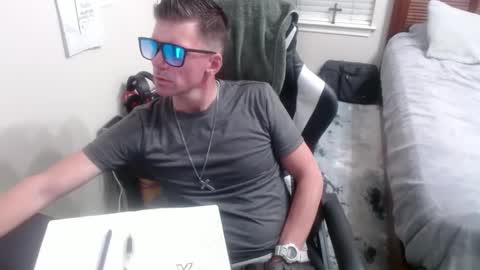 Snapshot of elevatetlb chatting on October 2, 3:24 am Walker online show from October 2, 3:24 am