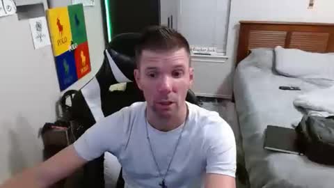 Snapshot of elevatetlb chatting on October 31, 4:13 am Walker online show from October 31, 4:13 am