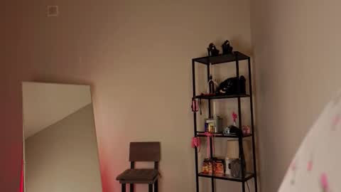 Elfie online show from January 17, 7:35 am