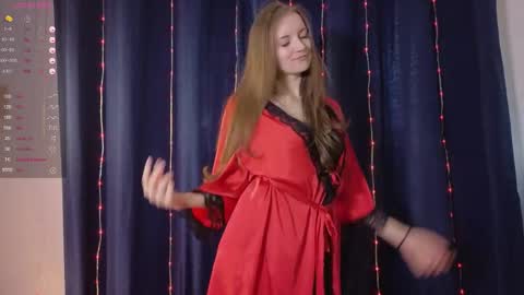 elfieeva1 online show from April 15, 9:49 am