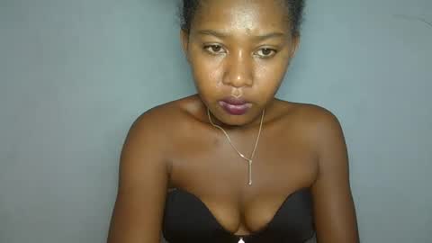 Snapshot of elia011 chatting on January 11, 9:04 pm elia011 online show from January 11, 9:04 pm