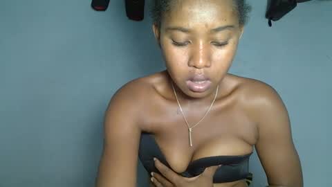 Snapshot of elia011 chatting on January 14, 7:00 pm elia011 online show from January 14, 7:00 pm