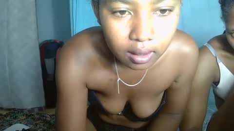 Snapshot of elia011 chatting on January 16, 1:06 am elia011 online show from January 16, 1:06 am