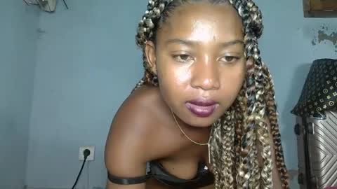 Snapshot of elia011 chatting on January 17, 8:22 pm elia011 online show from January 17, 8:22 pm