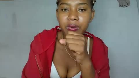 Snapshot of elia011 chatting on January 24, 12:10 pm elia011 online show from January 24, 12:10 pm