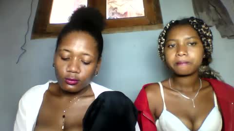 Snapshot of elia011 chatting on January 25, 4:13 am elia011 online show from January 25, 4:13 am