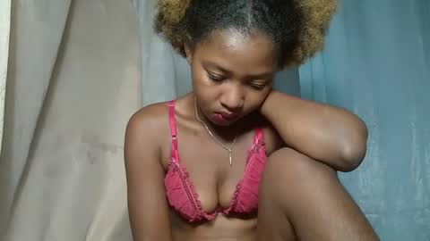 Snapshot of elia011 chatting on January 30, 4:02 pm elia011 online show from January 30, 4:02 pm