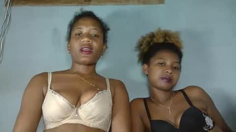 Snapshot of elia011 chatting on February 2, 11:00 pm elia011 online show from February 2, 11:00 pm