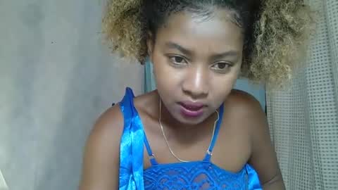 Snapshot of elia011 chatting on February 24, 5:54 am elia011 online show from February 24, 5:54 am