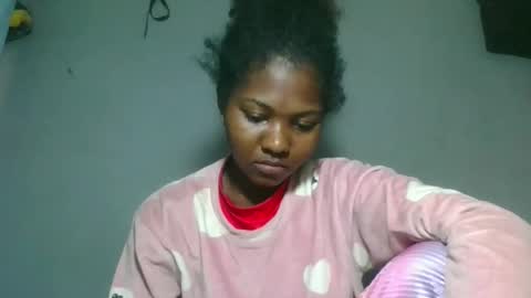 Snapshot of elia011 chatting on October 29, 6:59 am elia011 online show from October 29, 6:59 am