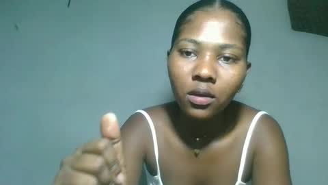 Snapshot of elia011 chatting on October 30, 8:27 am elia011 online show from October 30, 8:27 am