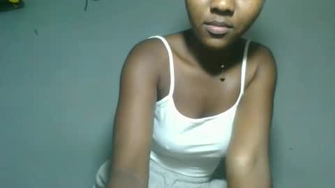 Snapshot of elia011 chatting on October 31, 8:37 am elia011 online show from October 31, 8:37 am