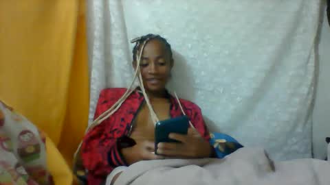 Snapshot of elia011 chatting on May 29, 8:01 am elia011 online show from May 29, 8:01 am