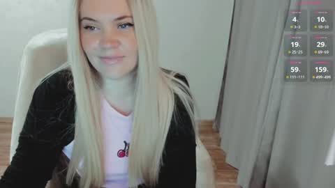 Snapshot of elia_ chatting on August 1, 7:29 am Ella online show from August 1, 7:29 am