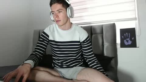 Snapshot of elian_tg chatting on December 28, 10:13 pm Elian online show from December 28, 10:13 pm