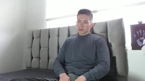 Snapshot of elian_tg chatting on February 16, 8:44 pm Elian online show from February 16, 8:44 pm