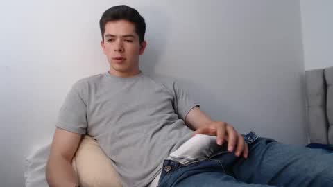 Snapshot of elian_tg chatting on December 15, 6:34 pm Elian online show from December 15, 6:34 pm