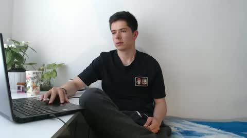 Snapshot of elian_tg chatting on December 17, 6:58 pm Elian online show from December 17, 6:58 pm