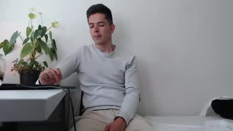 Snapshot of elian_tg chatting on April 2, 6:38 pm Elian online show from April 2, 6:38 pm
