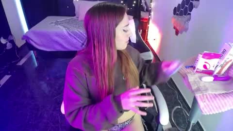 Snapshot of eliana_meaw chatting on April 20, 1:03 pm eliana_meaw online show from April 20, 1:03 pm