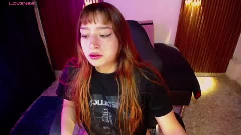 Snapshot of eliana_meaw chatting on May 20, 2:45 pm eliana_meaw online show from May 20, 2:45 pm