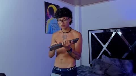 Snapshot of eliasferragamo chatting on December 4, 2:21 am Elias Ferragamo online show from December 4, 2:21 am