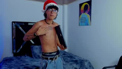 Snapshot of eliasferragamo chatting on December 17, 3:23 am Elias Ferragamo online show from December 17, 3:23 am