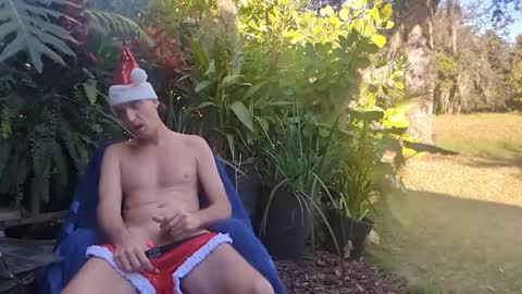 Snapshot of eliberator chatting on December 4, 8:07 pm eliberator online show from December 4, 8:07 pm