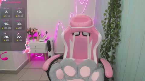 elieiza_xo online show from November 14, 10:14 am