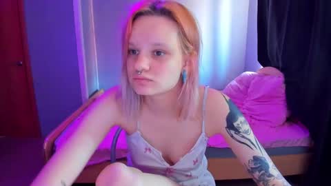 elieiza_xo online show from March 18, 9:23 am