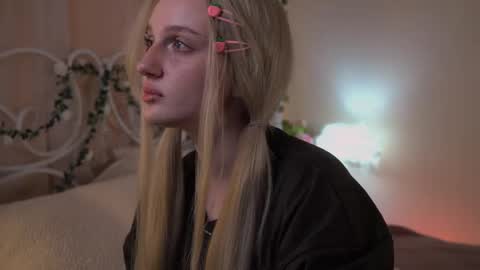 Ellie online show from April 26, 5:16 am