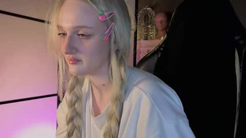 Ellie online show from April 30, 5:36 am