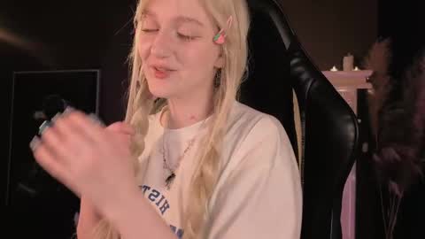 Ellie online show from May 2, 5:34 am
