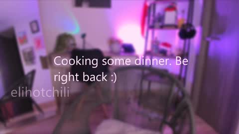 Snapshot of elihotchili chatting on December 4, 1:36 am Eli online show from December 4, 1:36 am