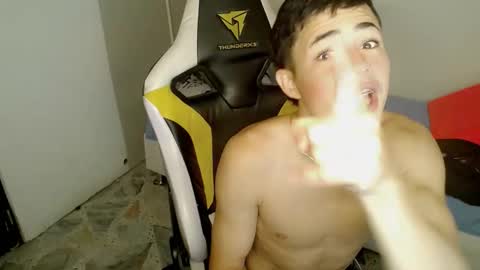 Snapshot of elii_797 chatting on November 10, 11:31 am bby-santy online show from November 10, 11:31 am