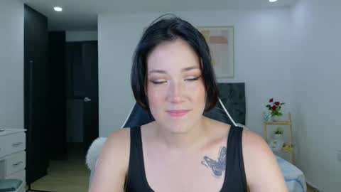 eliiih_ online show from November 18, 2:28 am