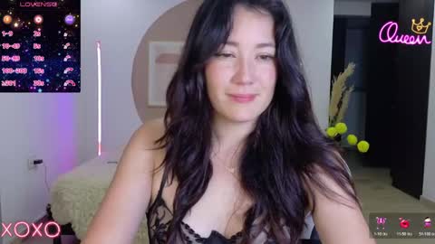 eliiih_ online show from May 25, 11:44 pm