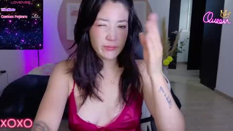 eliiih_ online show from May 31, 10:44 am