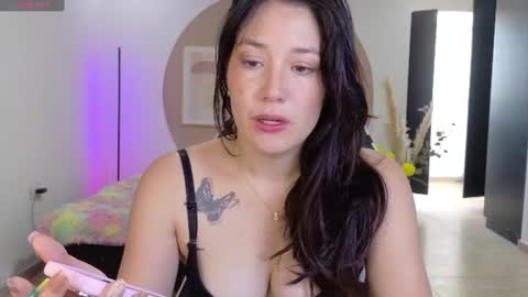 eliiih_ online show from June 10, 6:07 pm