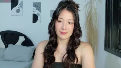 eliiih_ online show from June 14, 8:33 pm