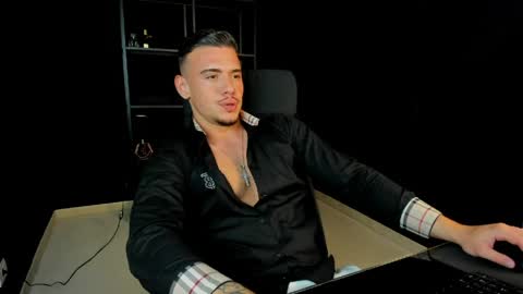 ElijahThorne online show from April 9, 8:42 am