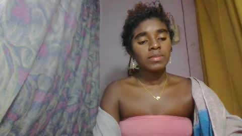 Snapshot of elina981 chatting on May 10, 8:19 am elina981 online show from May 10, 8:19 am