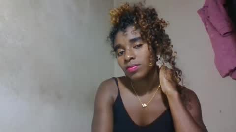 Snapshot of elina981 chatting on May 18, 7:58 am elina981 online show from May 18, 7:58 am