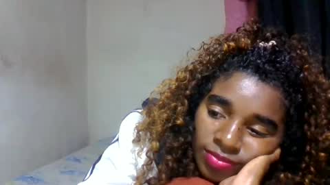 Snapshot of elina981 chatting on May 18, 8:03 pm elina981 online show from May 18, 8:03 pm